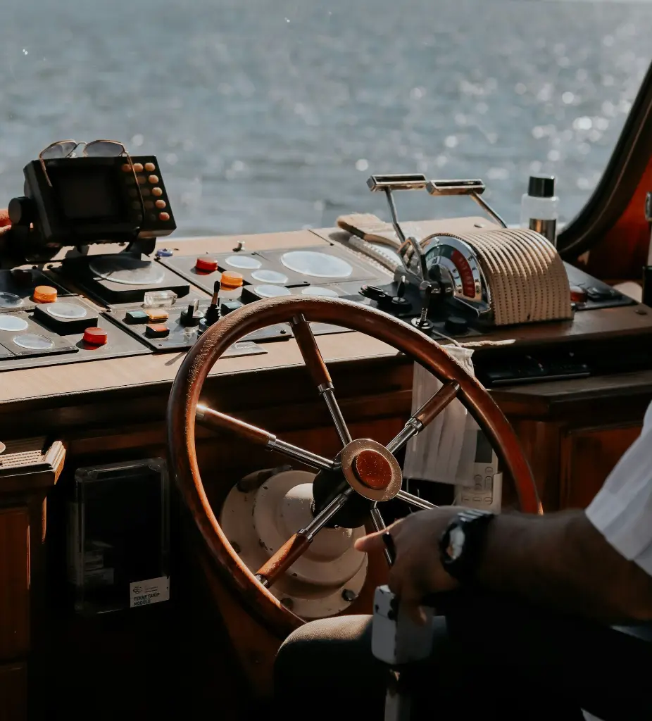 unsplash_XWNbUhUINB8_yacht captain uniform.webp